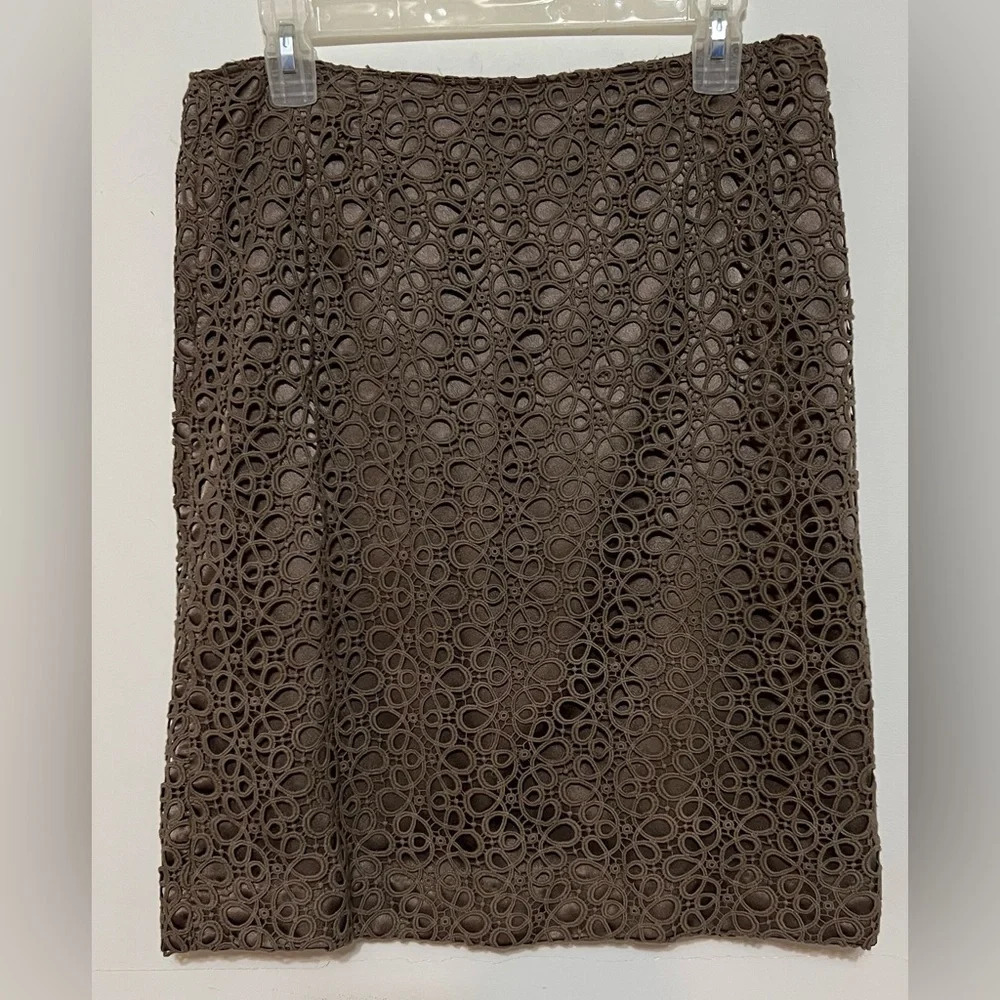 Jones New York lace skirt. Taupe Brown. Size 6. B1